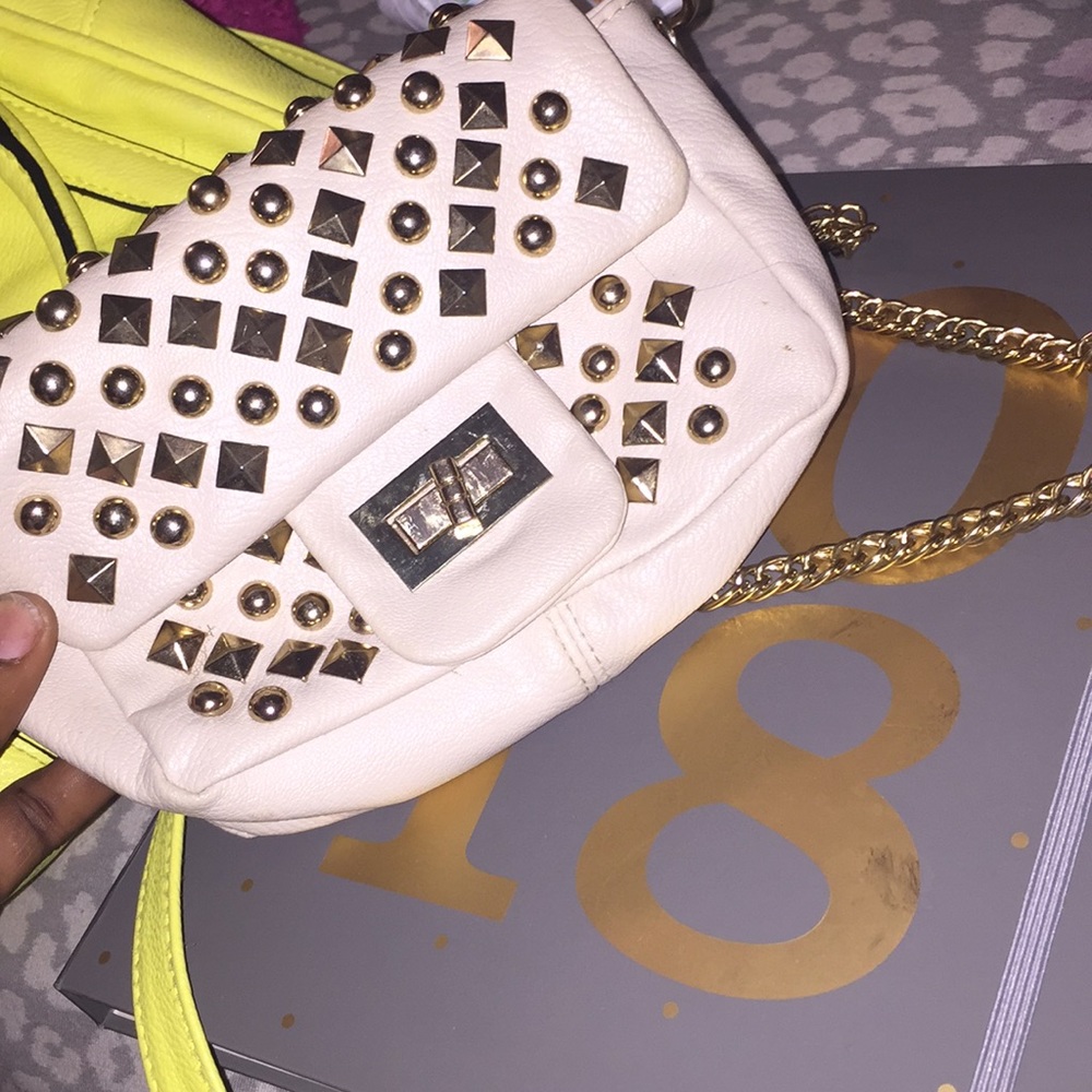 Cross body studded purse 😍